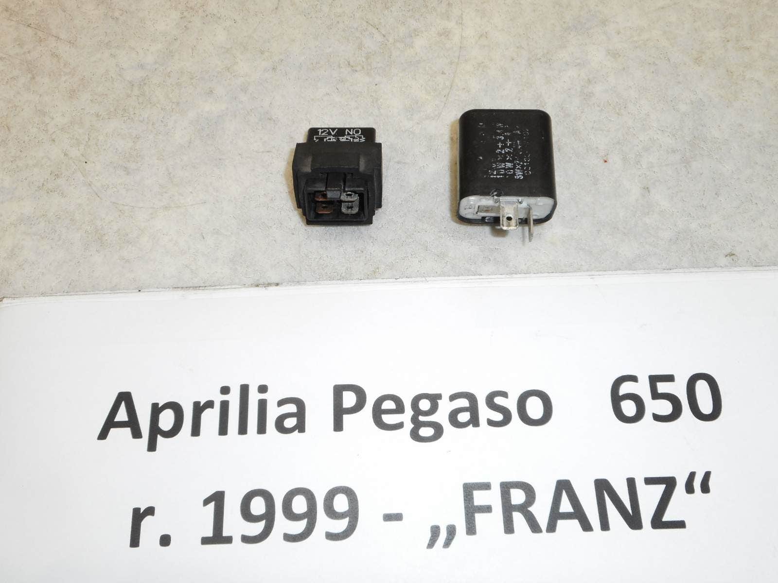 Klikněte pro detailní foto č. 8 - Relé RC 2208, přerušovač na blikače Nippon Denso
